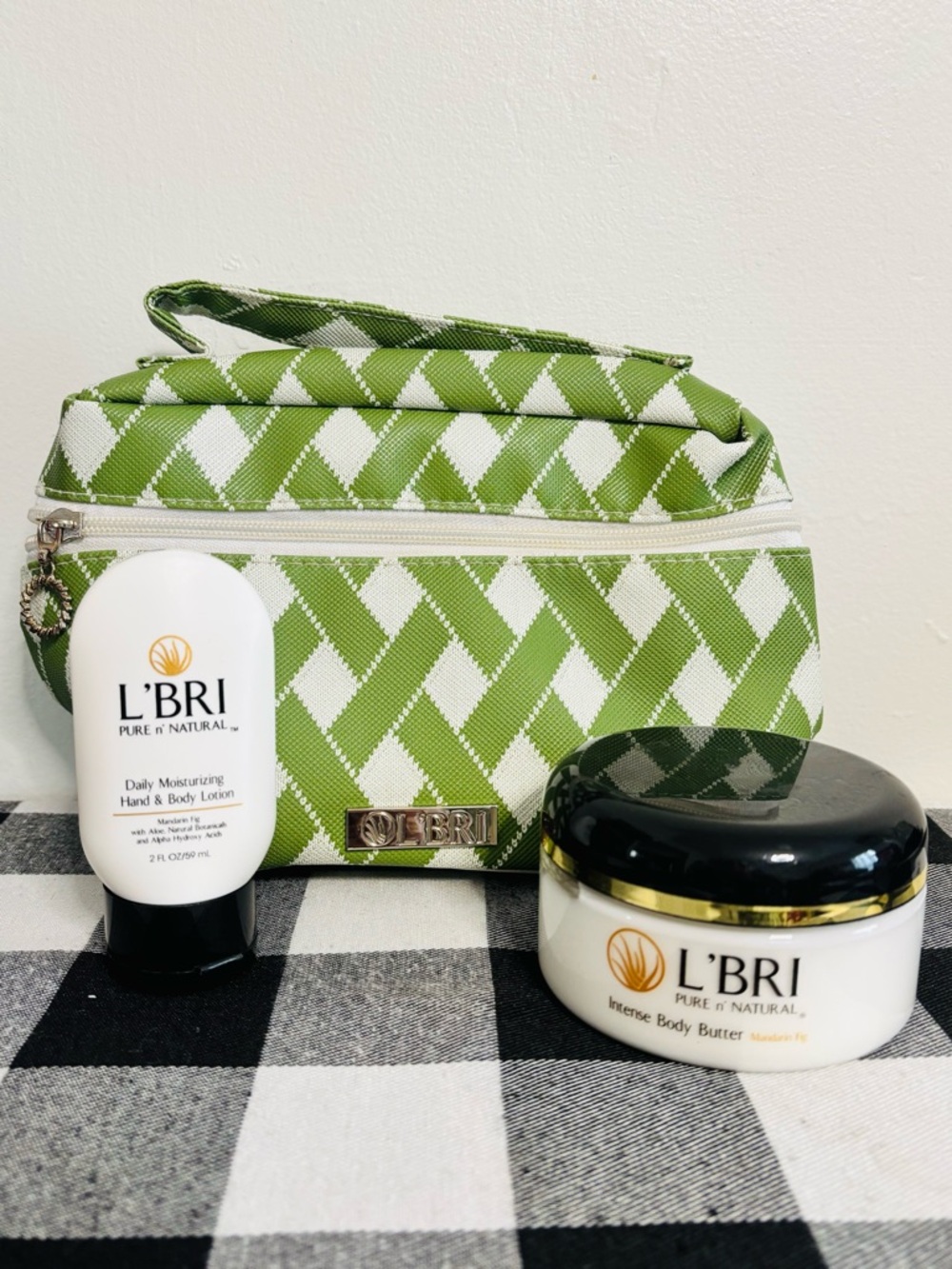 This L'BRI Pure n' Natural gift set